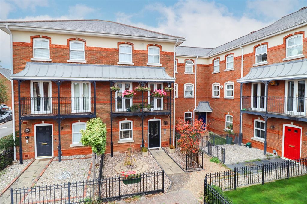 Property photo 1 of 22 Front