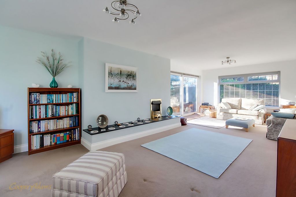 Property photo 3 of 17 Living Room