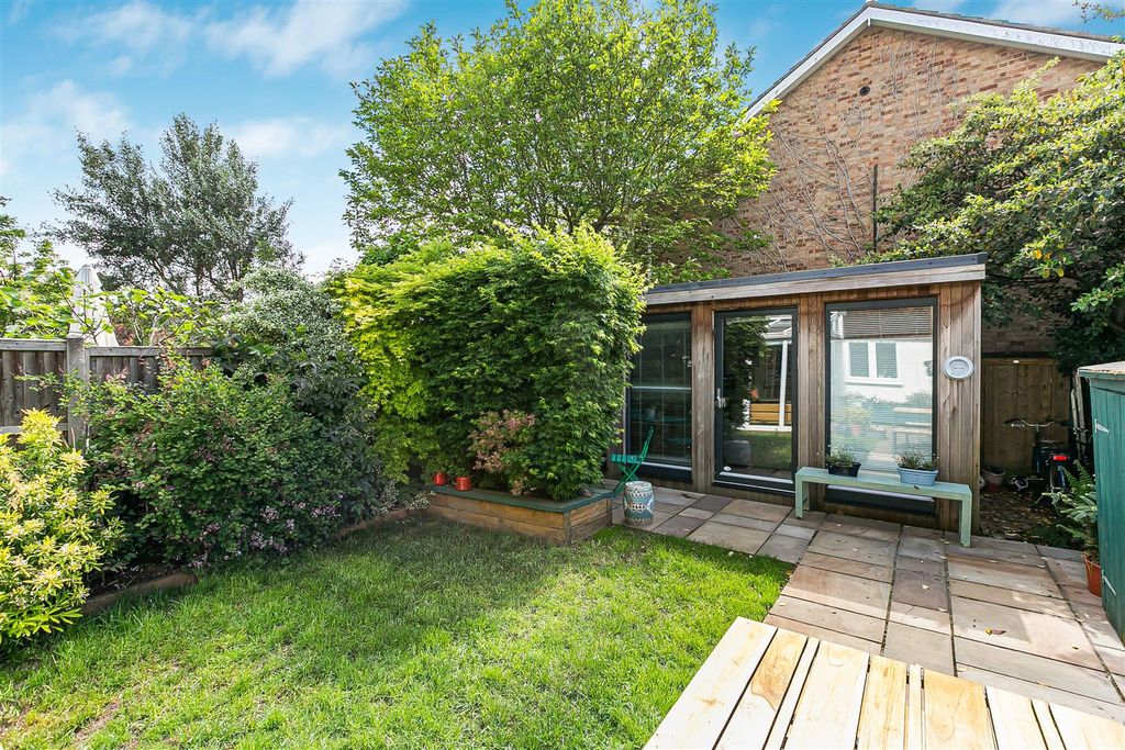 Property photo 2 of 28