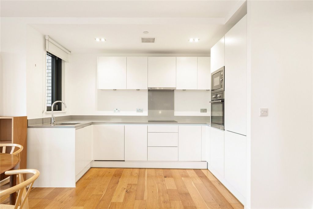 Property photo 3 of 6 Kitchen