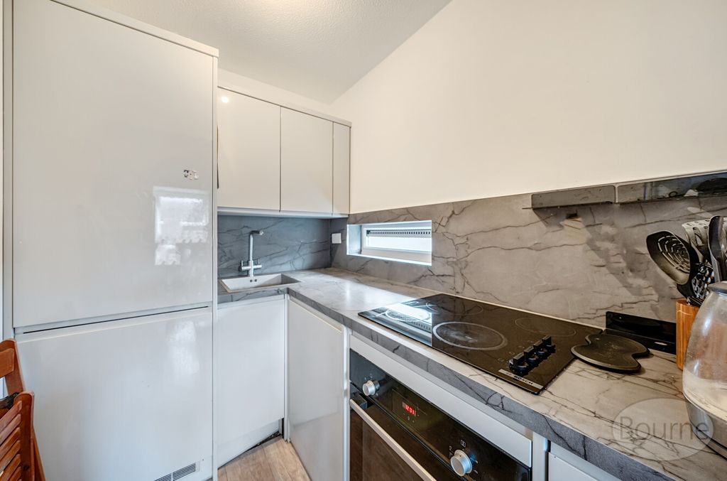 Property photo 3 of 13 28c9E46d-F73c-469...