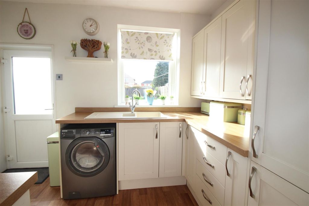 Property photo 2 of 20 Kitchen/ Dining Room