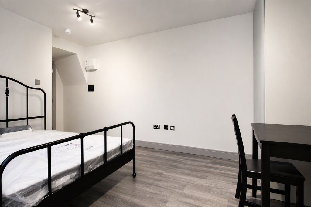 Property photo 2 of 5 Studio