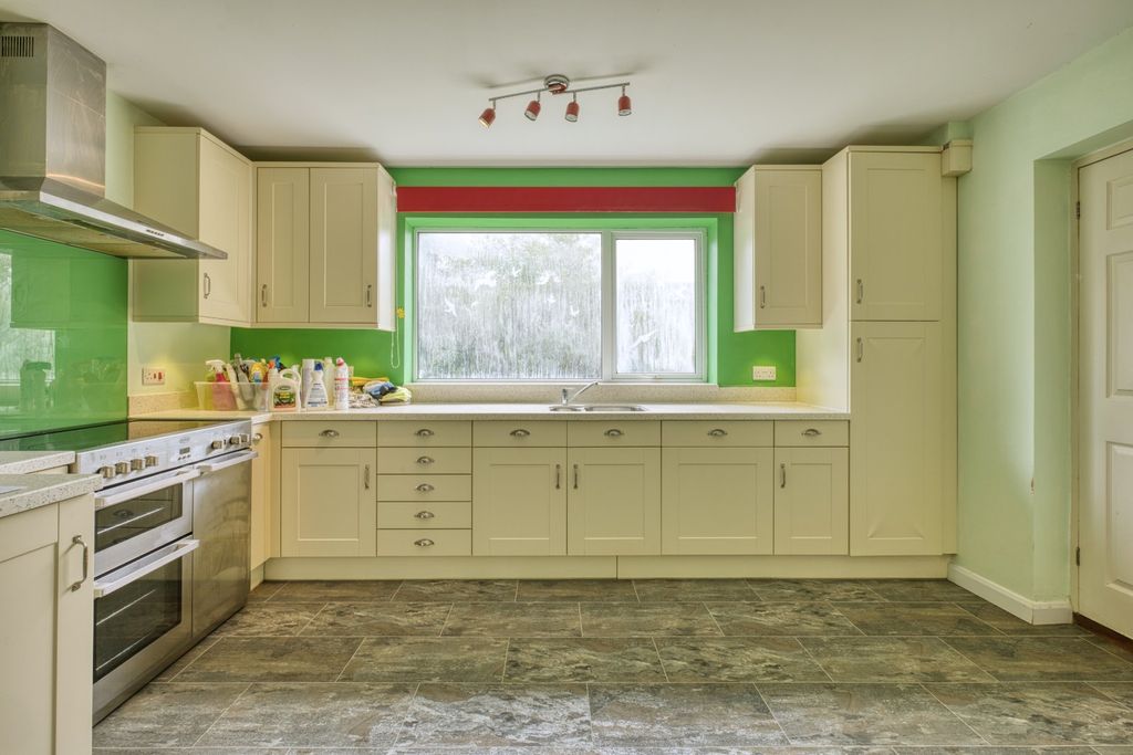 Property photo 3 of 16 Picture 3