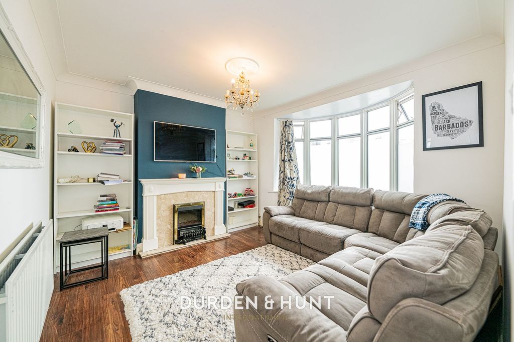 Property photo 2 of 28