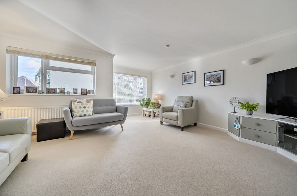 Property photo 2 of 20 1350036-11-68c051...
