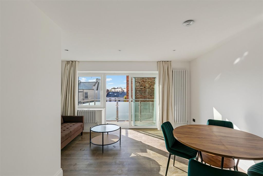 Property photo 2 of 16 Flat4Actonhighstreet29A-043.Jpg