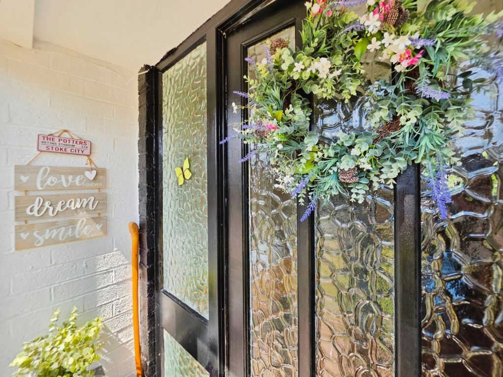 Property photo 3 of 54 Pbox-Img.Jpg