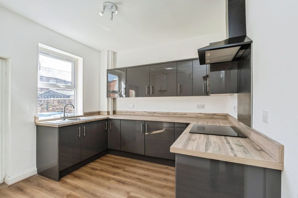 Property photo 3 of 18 Pbox-Img.Jpg