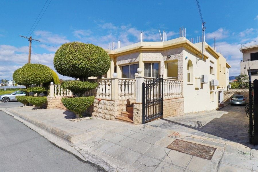 Property photo 2 of 41