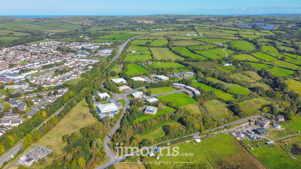 Property photo 2 of 9 70B1Ddbe-Decb-45E6-849D-A19C59Ac5661.Jpg