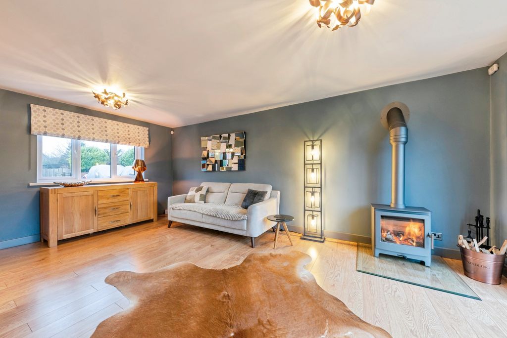 Property photo 3 of 25 40_Gloucester_Road-31