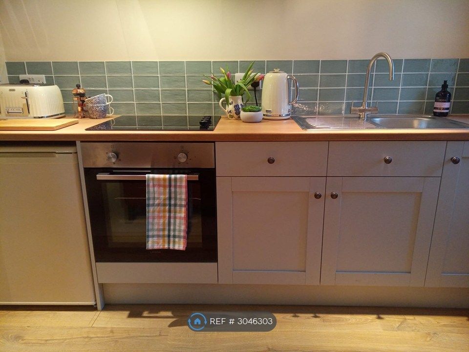 Property photo 2 of 7 Kitchen