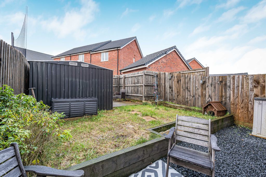 Property photo 2 of 21