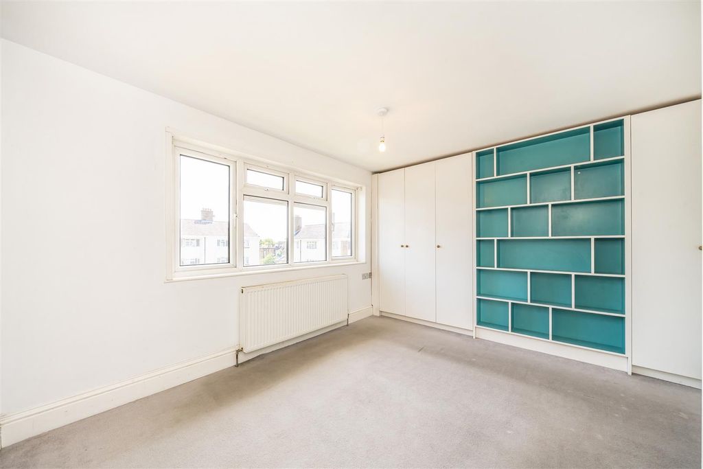 Property photo 3 of 9 3