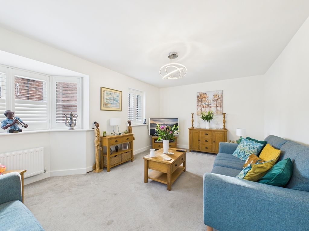 Property photo 3 of 27 Lounge