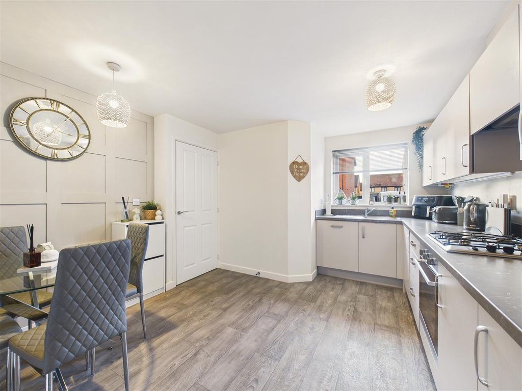 Property photo 3 of 10 Cam05451G0-Pr0092-Still015.Jpg