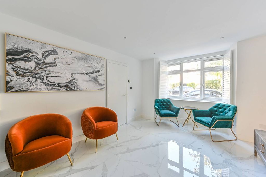 Property photo 2 of 19