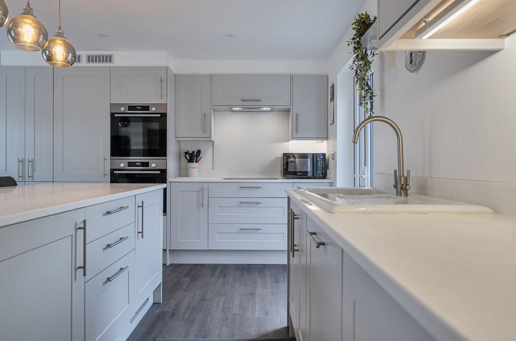 Property photo 2 of 27 1416236-18-699467...