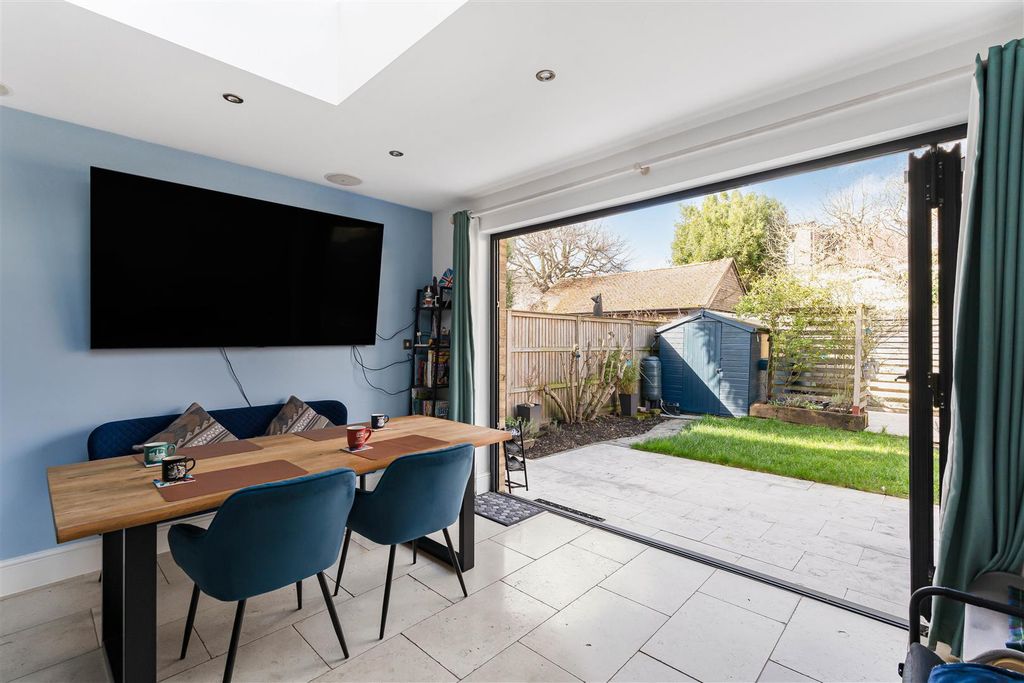 Property photo 3 of 33