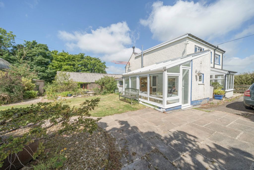 Property photo 2 of 26