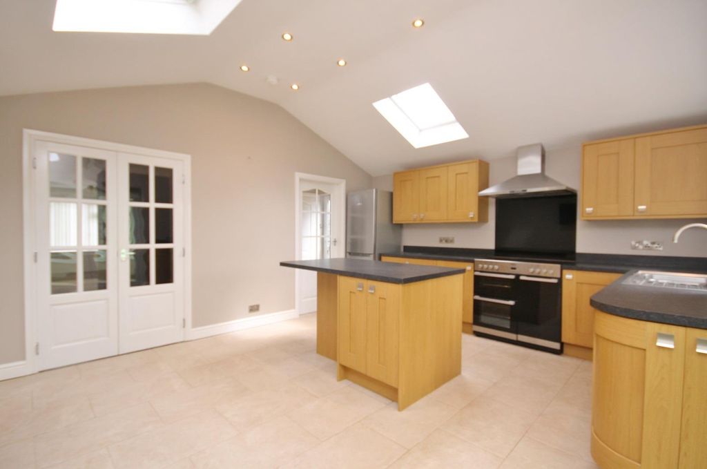 Property photo 3 of 15 Dining Kitchen