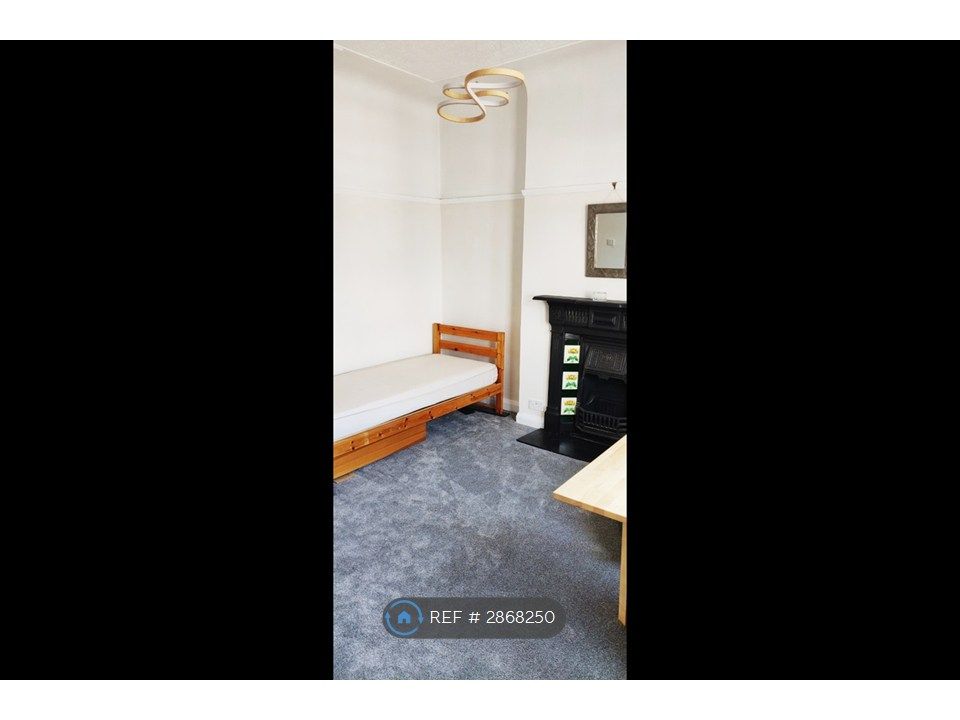 Property photo 3 of 6 Bedroom 1