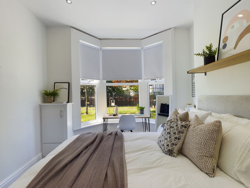 Property photo 1 of 13 A Bright And Spacious Large Double Bedroom Featuri...