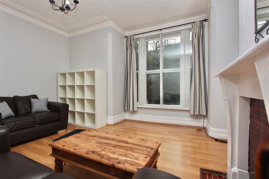 Property photo 3 of 10 Green Lanes, N16