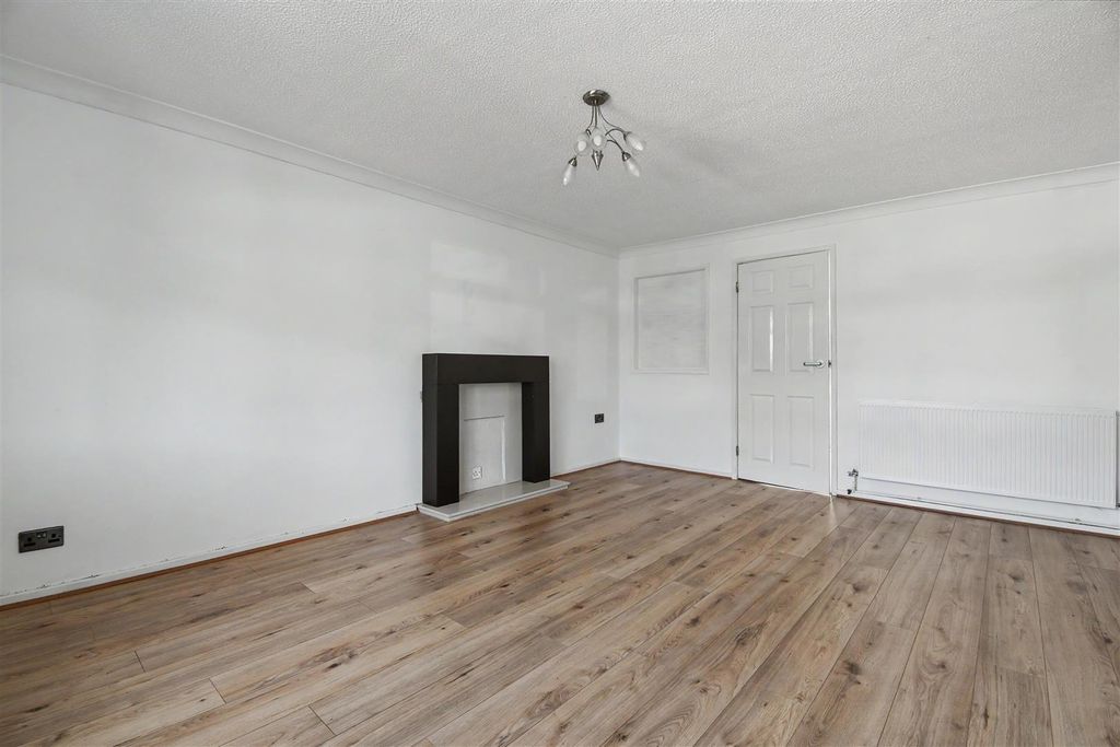 Property photo 3 of 21 Living Room