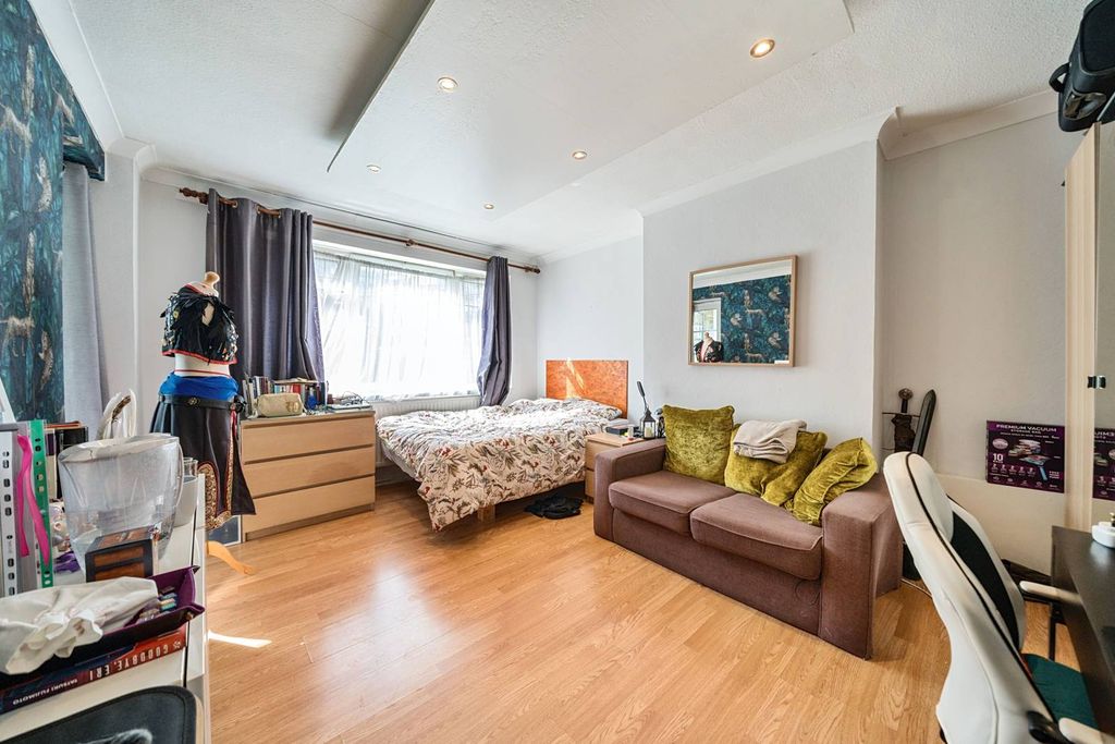 Property photo 3 of 17