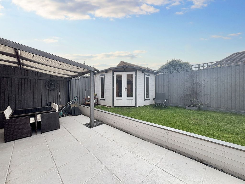 Property photo 2 of 31