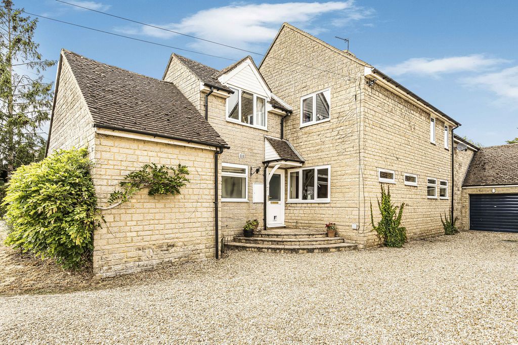 Property photo 1 of 32
