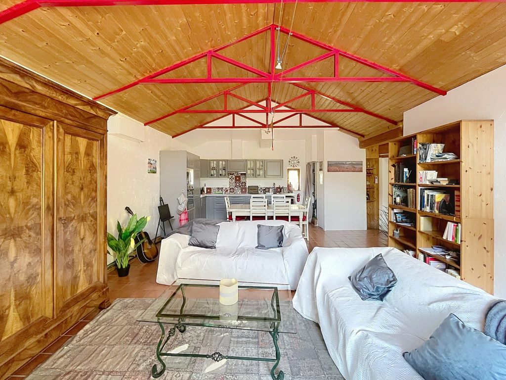 Property photo 2 of 16 7F1Cb23Eb0957654Df041Cde7A616A38_002c5Db1Ca_2896-Big