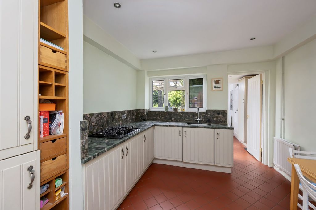 Property photo 2 of 22
