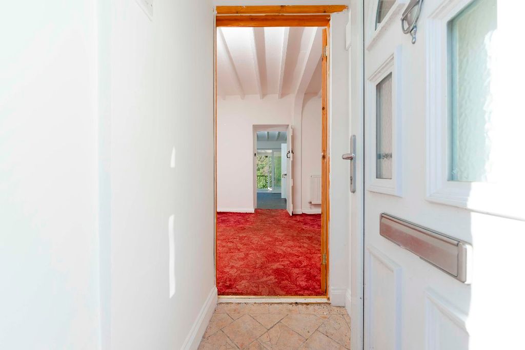 Property photo 2 of 28