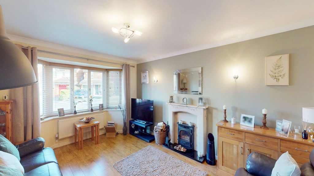 Property photo 3 of 20 Lounge