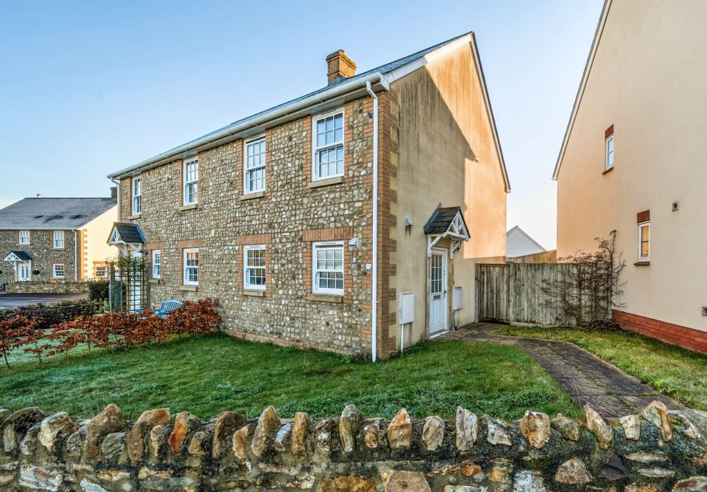 Property photo 1 of 21 .