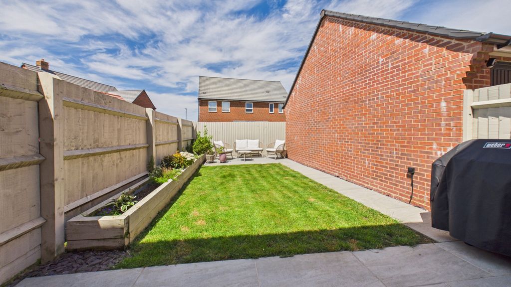 Property photo 3 of 25 Cam04968G0-Pr0136-Still031