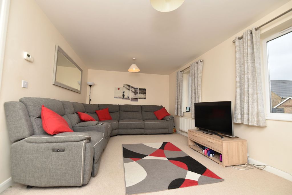 Property photo 2 of 20