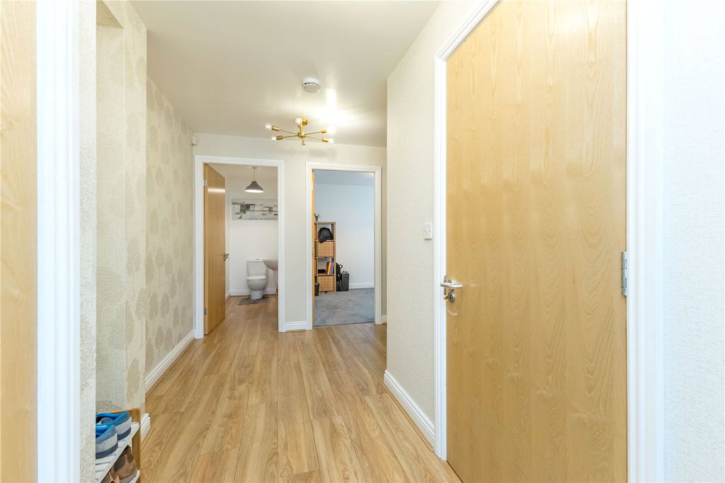 Property photo 2 of 26 Entrance Hall