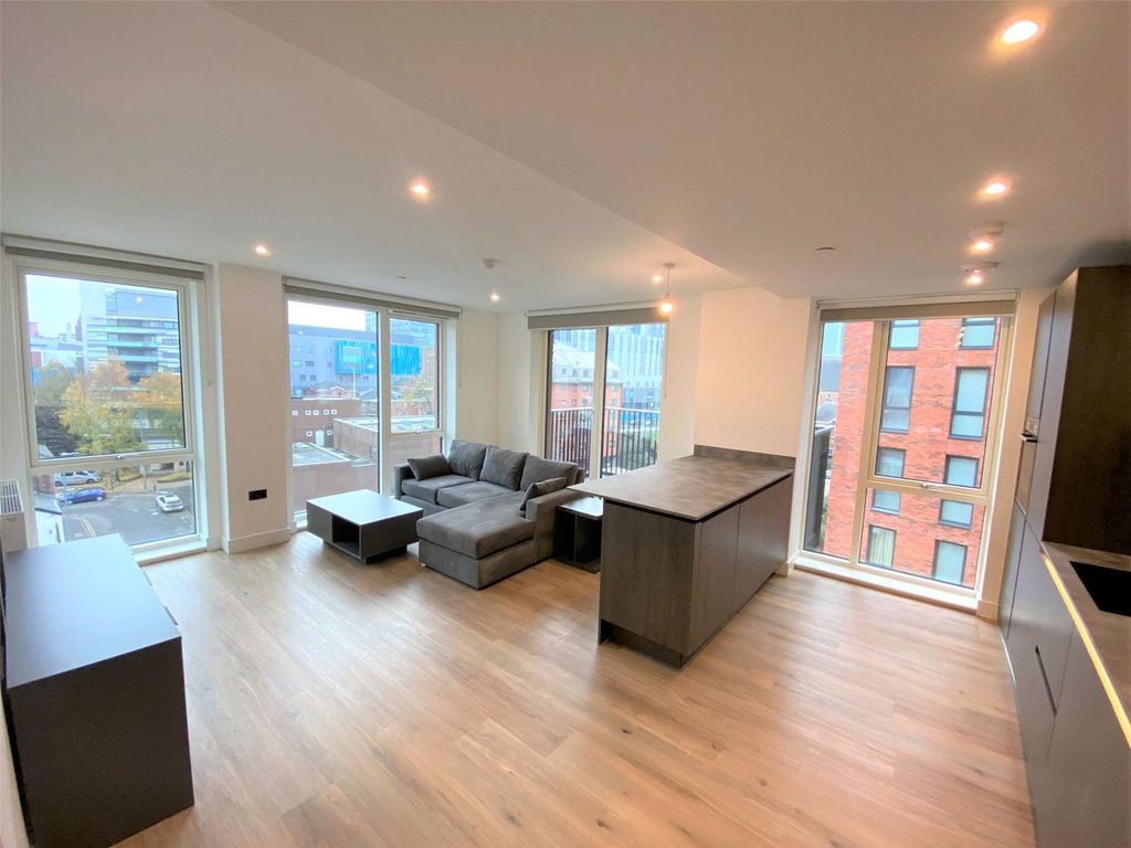 Property photo 3 of 12 Lounge