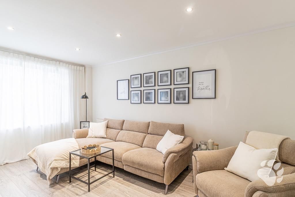 Property photo 2 of 26 Lounge