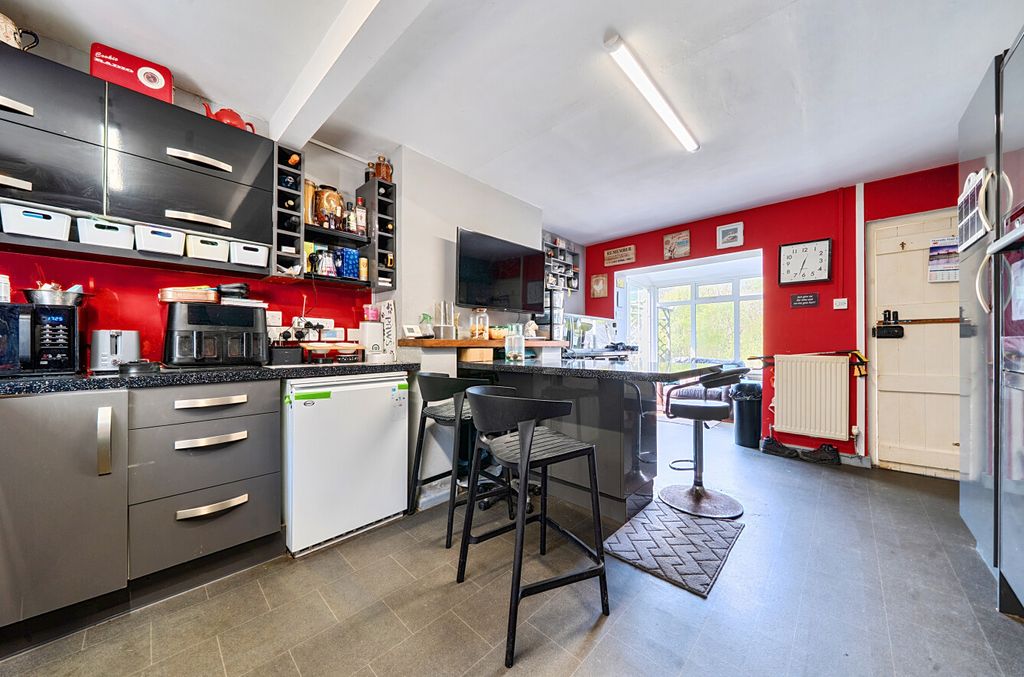 Property photo 2 of 21 1446477-13-69E64c...