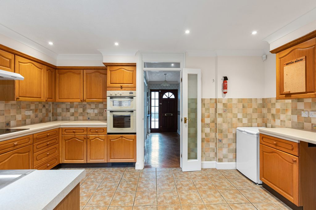 Property photo 3 of 16 Kitchen