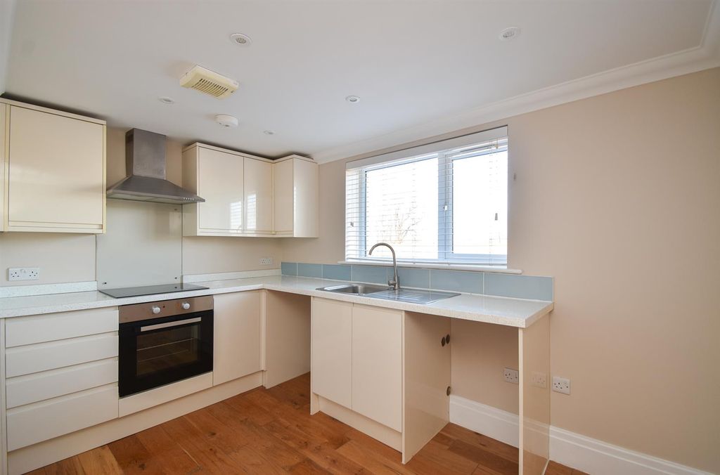 Property photo 2 of 14 Kitchen