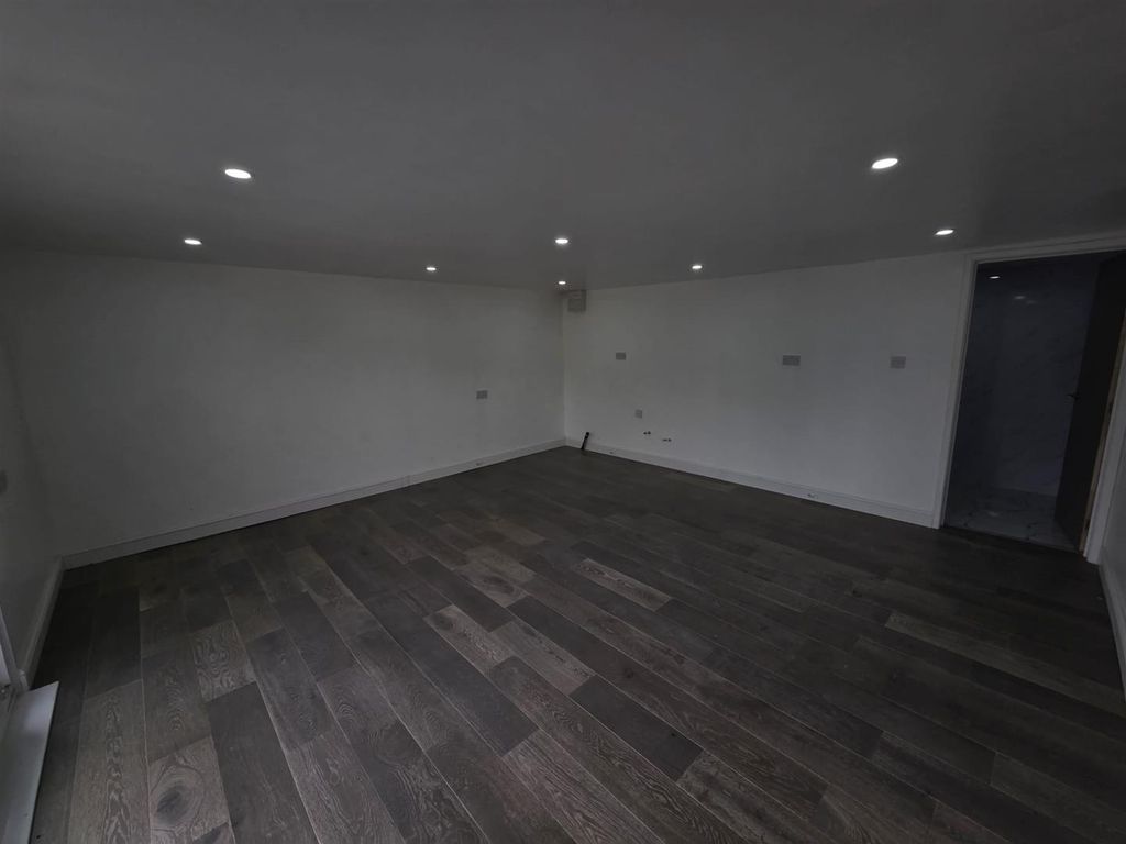 Property photo 2 of 15 418 The Redleys 14.Jpeg