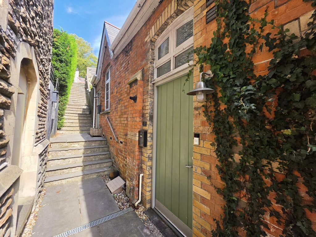 Property photo 1 of 28 Entrance