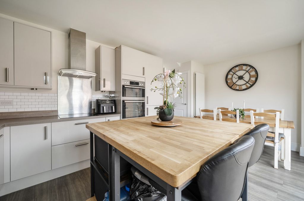 Additional image 16 of 4 bed semi-detached house for saleGalton Way, Warfield, Bracknell, Berkshire RG42