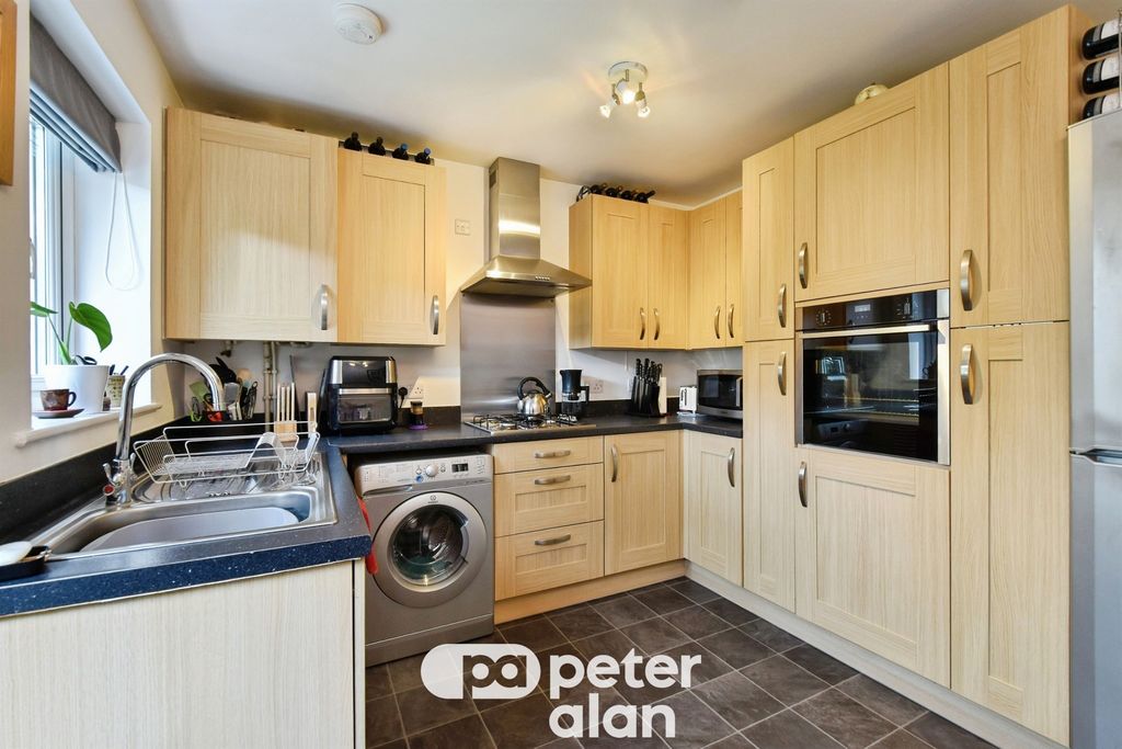 Property photo 3 of 25